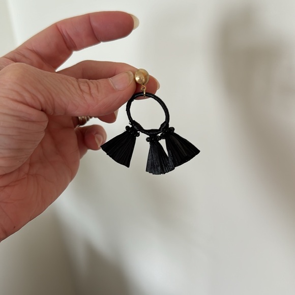 Not your basic black earrings - Picture 2 of 2